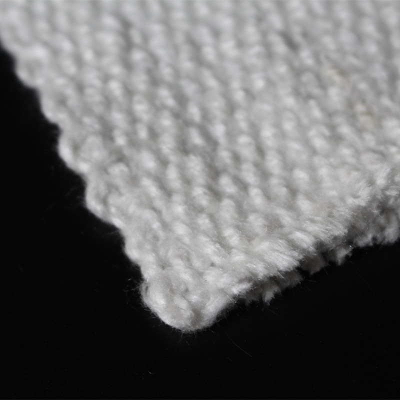 What are the benefits of using ceramic cloth in high-temperature applications?